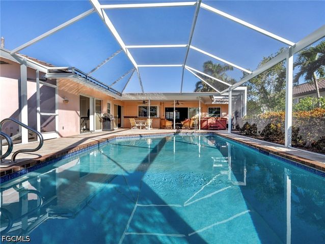 392 Snow DR, Fort Myers, FL 33919