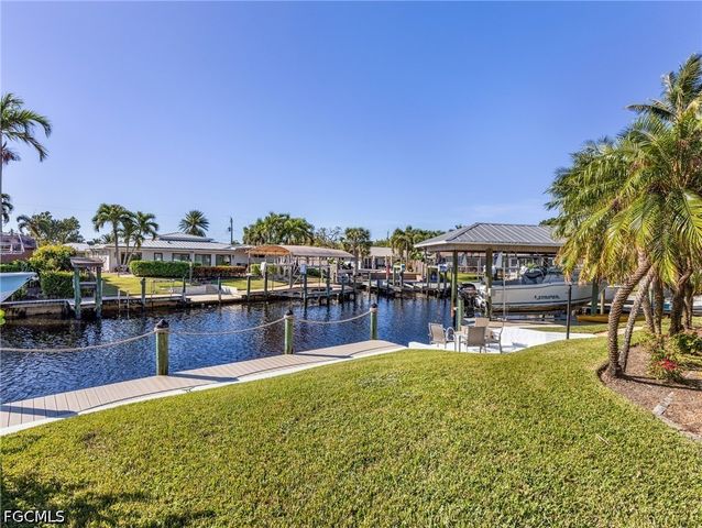 392 Snow DR, Fort Myers, FL 33919