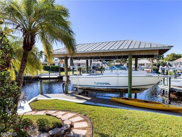 392 Snow DR, Fort Myers, FL 33919
