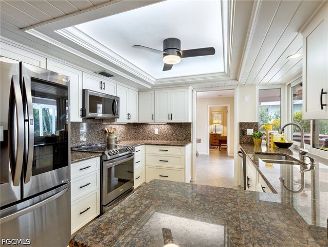 392 Snow DR, Fort Myers, FL 33919