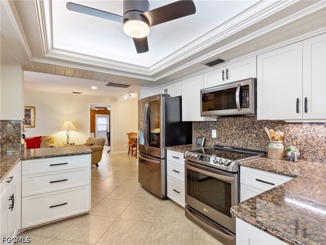 392 Snow DR, Fort Myers, FL 33919