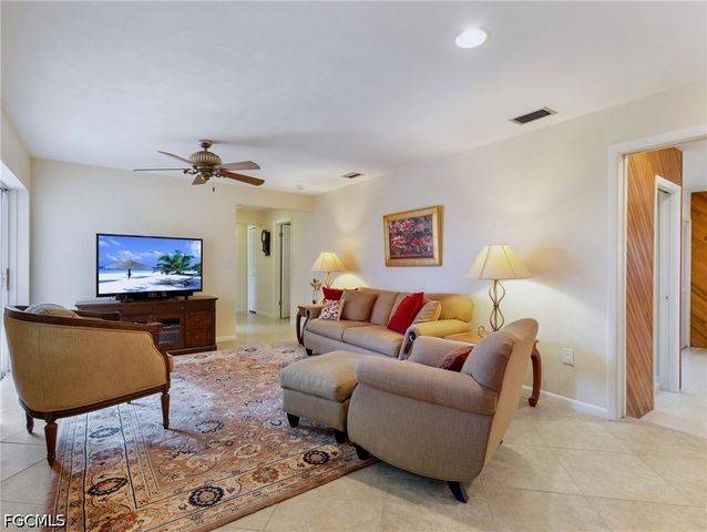 392 Snow DR, Fort Myers, FL 33919