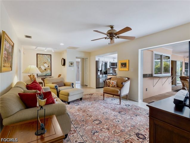 392 Snow DR, Fort Myers, FL 33919