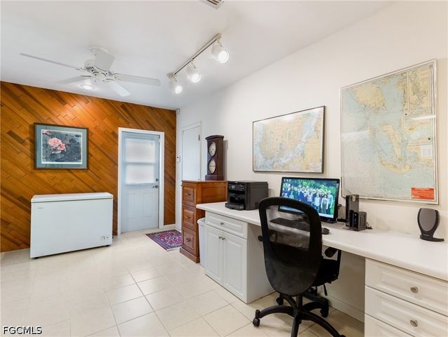 392 Snow DR, Fort Myers, FL 33919