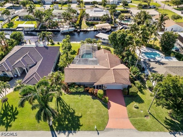 392 Snow DR, Fort Myers, FL 33919