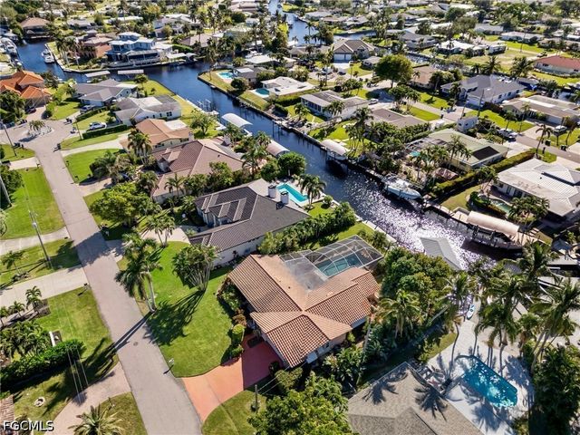 392 Snow DR, Fort Myers, FL 33919