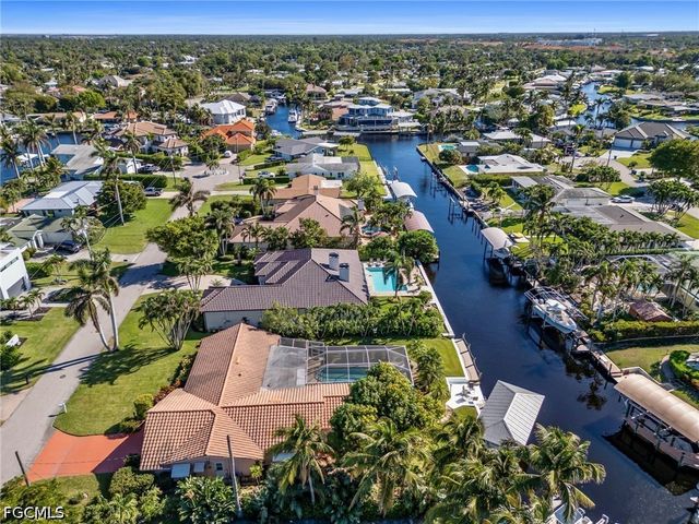 392 Snow DR, Fort Myers, FL 33919