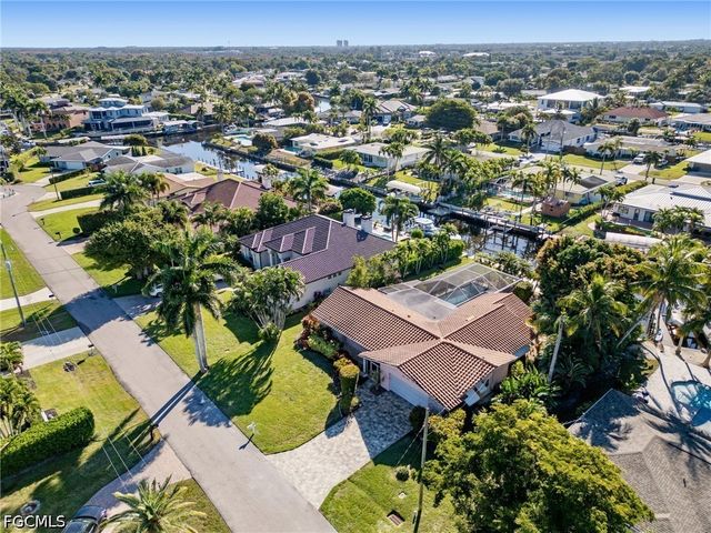 392 Snow DR, Fort Myers, FL 33919