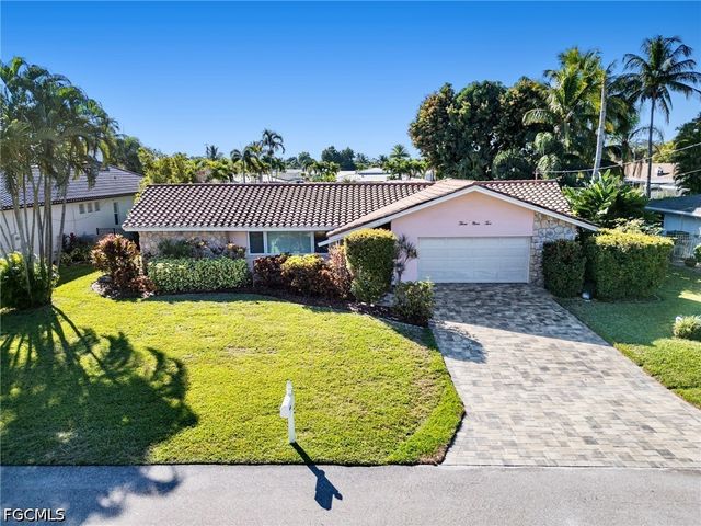 392 Snow DR, Fort Myers, FL 33919