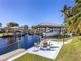 392 Snow DR, Fort Myers, FL 33919