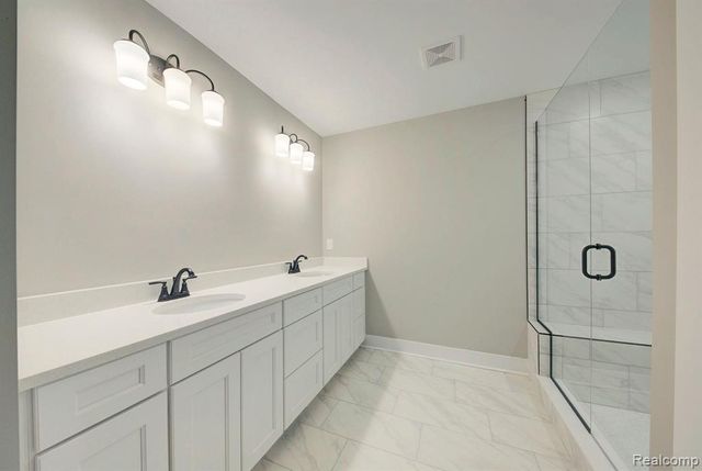 614 Round Rock Drive, Howell, MI 48843