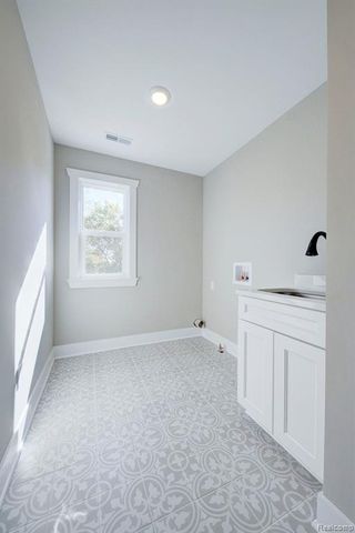 614 Round Rock Drive, Howell, MI 48843