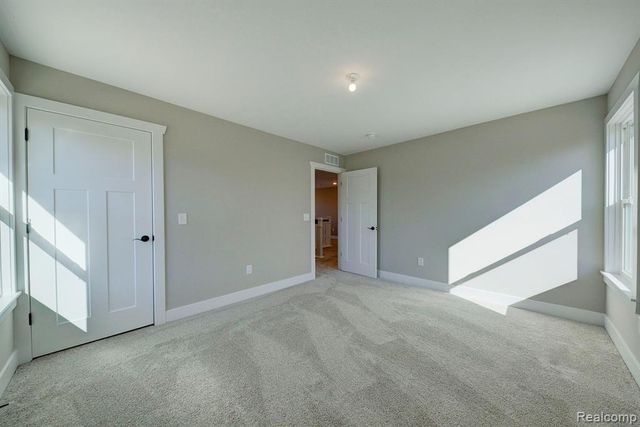 614 Round Rock Drive, Howell, MI 48843