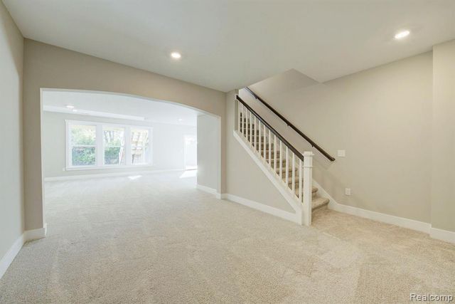 614 Round Rock Drive, Howell, MI 48843