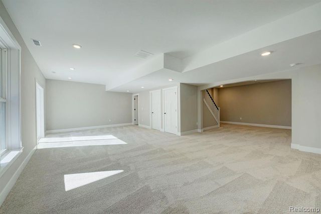 614 Round Rock Drive, Howell, MI 48843