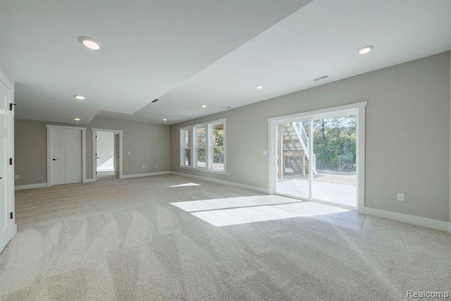 614 Round Rock Drive, Howell, MI 48843