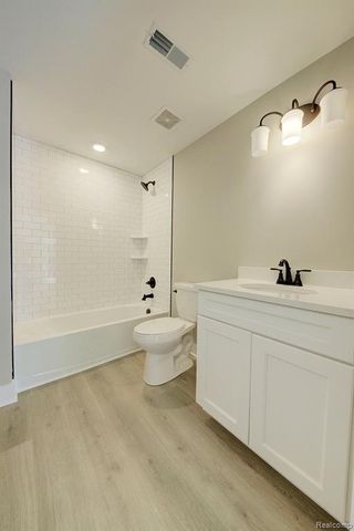 614 Round Rock Drive, Howell, MI 48843