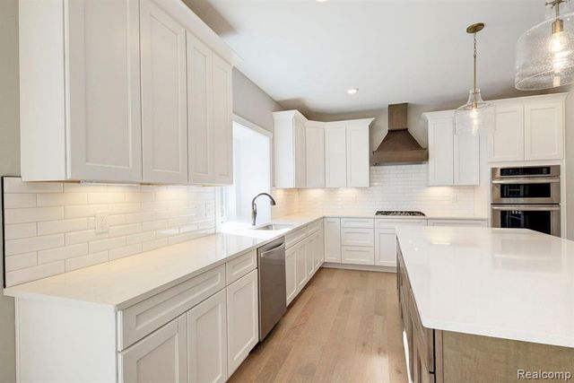 614 Round Rock Drive, Howell, MI 48843
