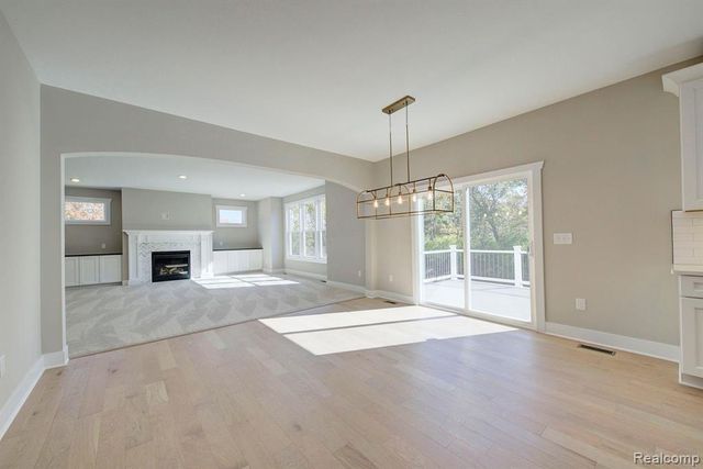 614 Round Rock Drive, Howell, MI 48843
