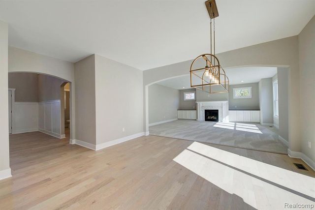 614 Round Rock Drive, Howell, MI 48843