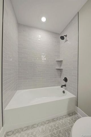 614 Round Rock Drive, Howell, MI 48843