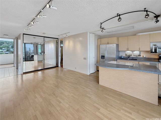 1630 Liholiho Street 1810, Honolulu, HI 96822