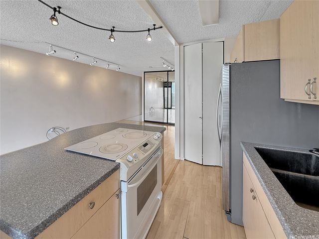 1630 Liholiho Street 1810, Honolulu, HI 96822