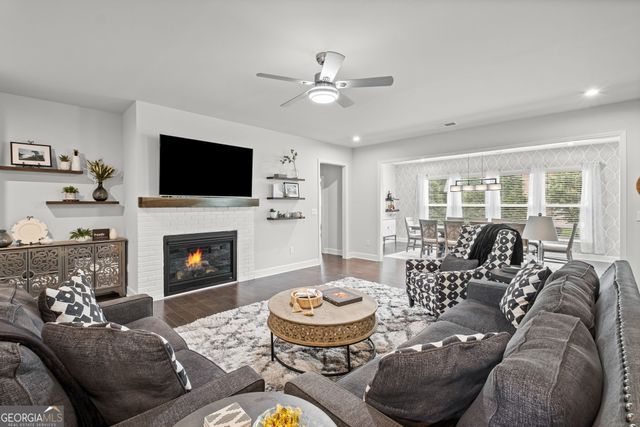 900 Ravenwood Way, Canton, GA 30115