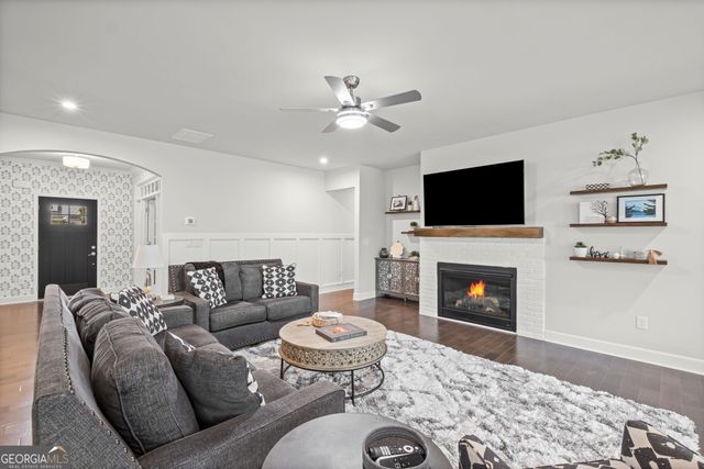 900 Ravenwood Way, Canton, GA 30115