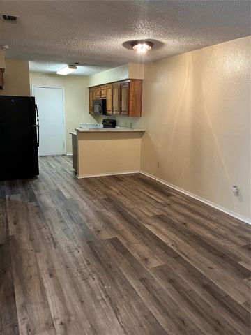 7464 Queensbury Circle, Fort Worth, TX 76133