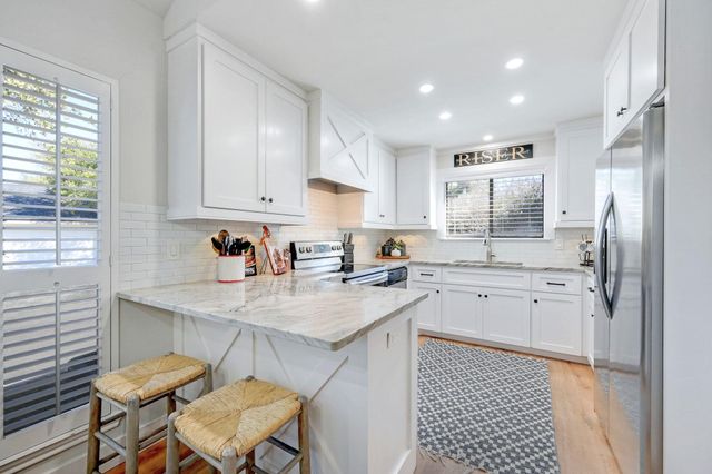 213 Overlook CT, Wimberley, TX 78676