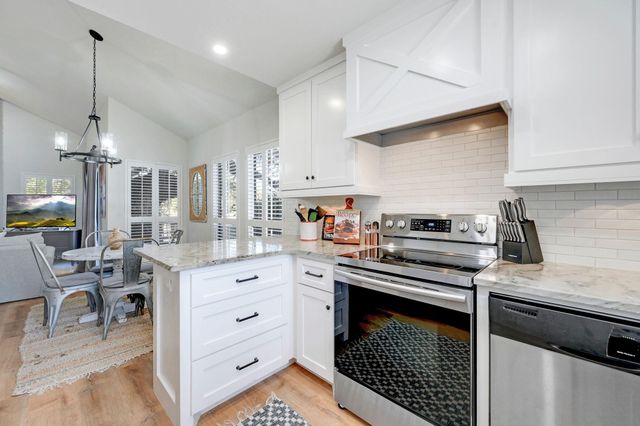 213 Overlook CT, Wimberley, TX 78676