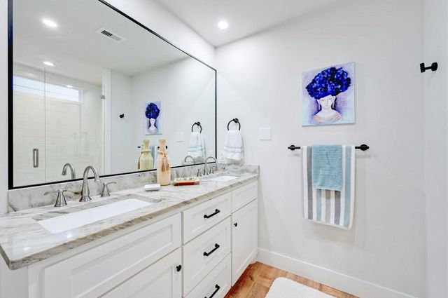 213 Overlook CT, Wimberley, TX 78676