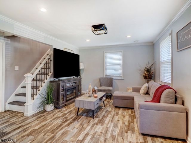 382 Douglas Rd, Roselle Boro, NJ 07203