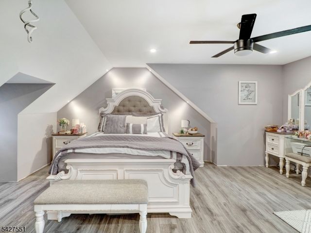 382 Douglas Rd, Roselle Boro, NJ 07203