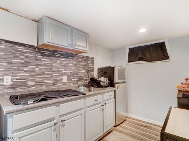 382 Douglas Rd, Roselle Boro, NJ 07203