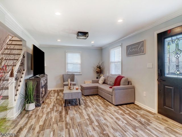 382 Douglas Rd, Roselle Boro, NJ 07203