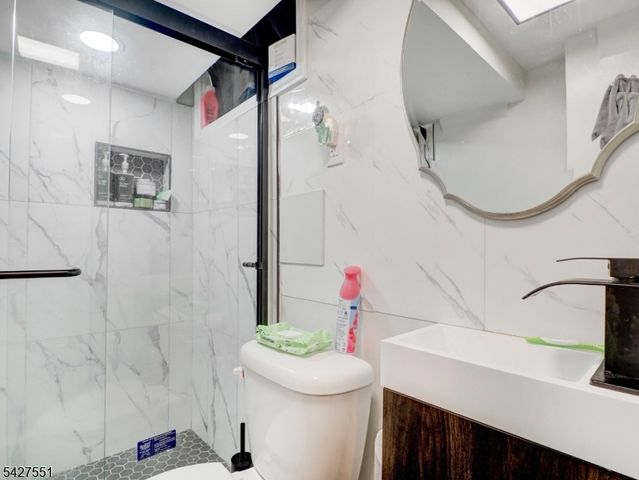 382 Douglas Rd, Roselle Boro, NJ 07203