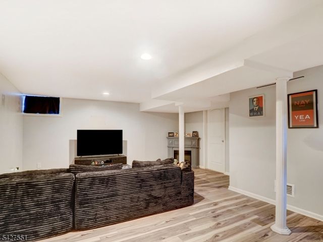 382 Douglas Rd, Roselle Boro, NJ 07203