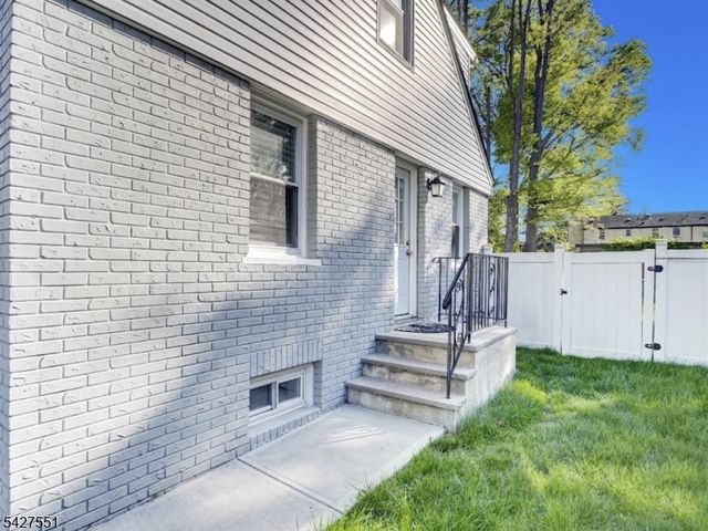 382 Douglas Rd, Roselle Boro, NJ 07203