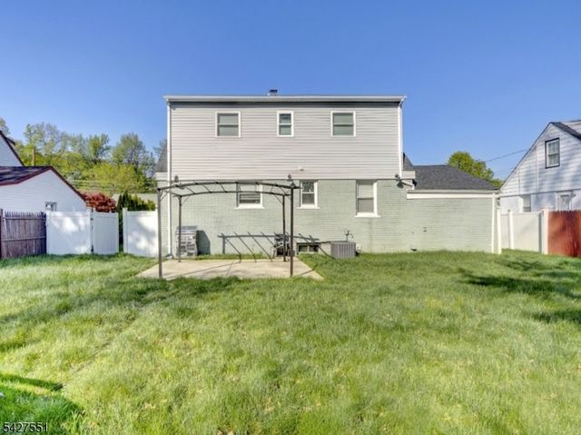 382 Douglas Rd, Roselle Boro, NJ 07203