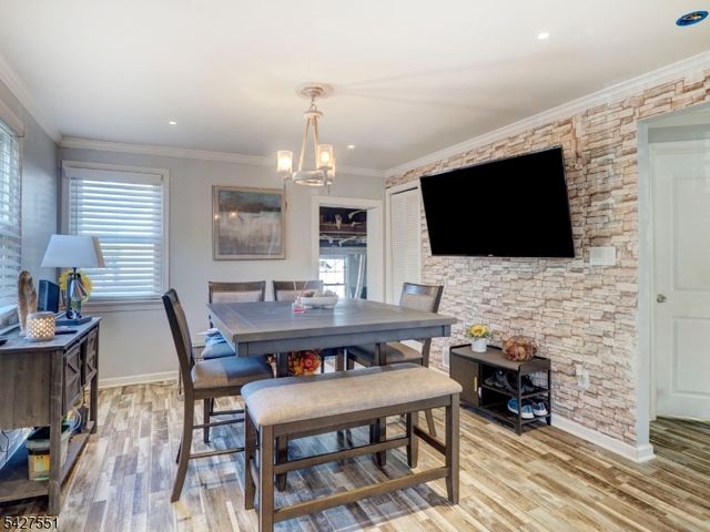 382 Douglas Rd, Roselle Boro, NJ 07203