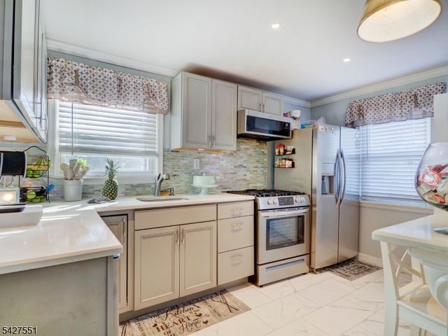 382 Douglas Rd, Roselle Boro, NJ 07203