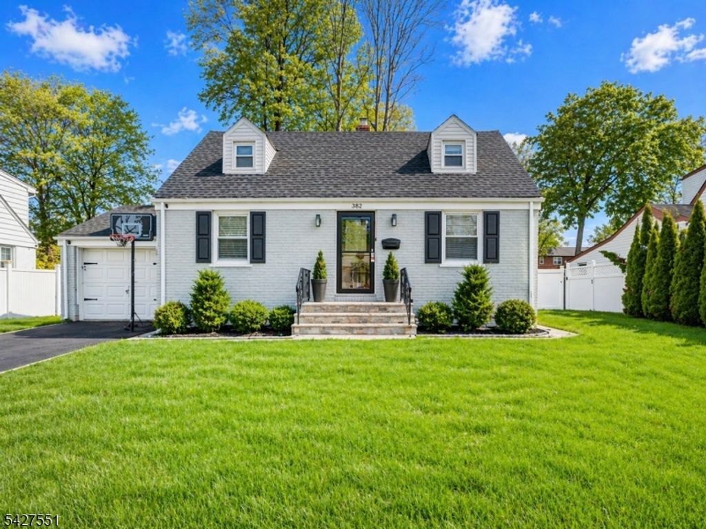 382 Douglas Rd, Roselle Boro, NJ 07203