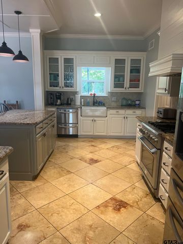 2217 Bass Hollow Circle, Jacksonville, TX 75766