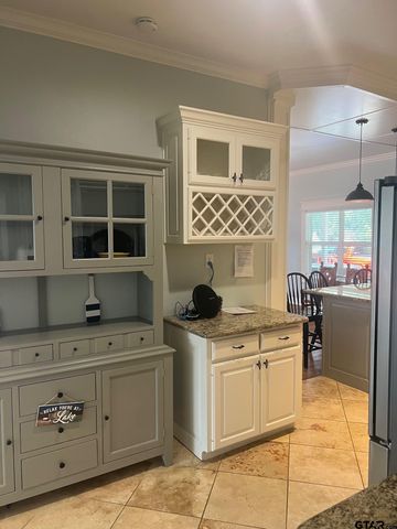 2217 Bass Hollow Circle, Jacksonville, TX 75766