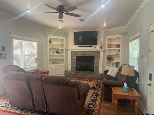 2217 Bass Hollow Circle, Jacksonville, TX 75766