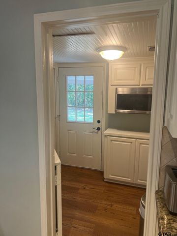 2217 Bass Hollow Circle, Jacksonville, TX 75766