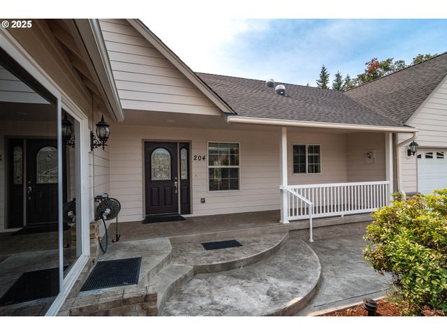 204 RAINBOW RIDGE Ave, Roseburg, OR 97471