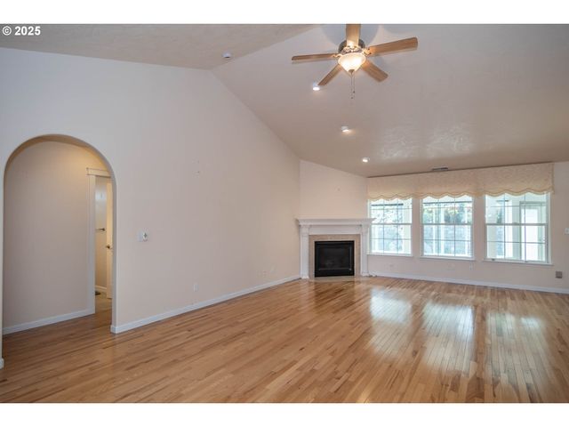 204 RAINBOW RIDGE Ave, Roseburg, OR 97471